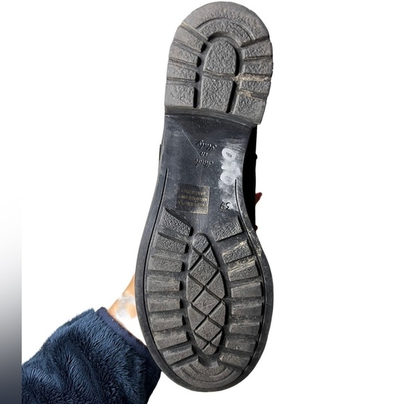 Emanuel Crasto black suede pull on lug sole boots Size 39 - Picture 7 of 7